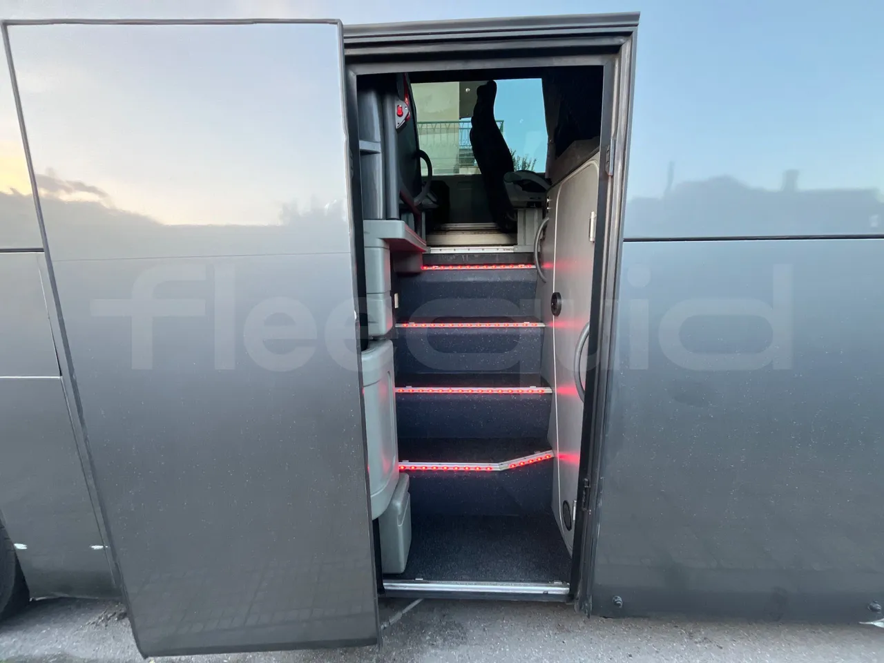 Irisbus New Domino E.12 -  Euro5 - 331kW - 12.410mt - front door 2 open