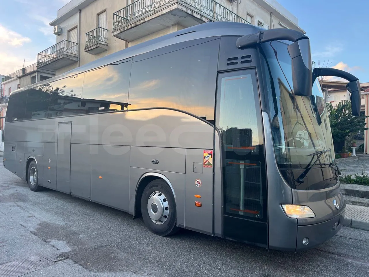 Irisbus New Domino E.12 -  Euro5 - 331kW - 12.410mt - 3/4 front right doors