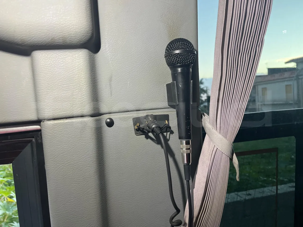 Irisbus New Domino E.12 -  Euro5 - 331kW - 12.410mt - hostes microphone accessories photo