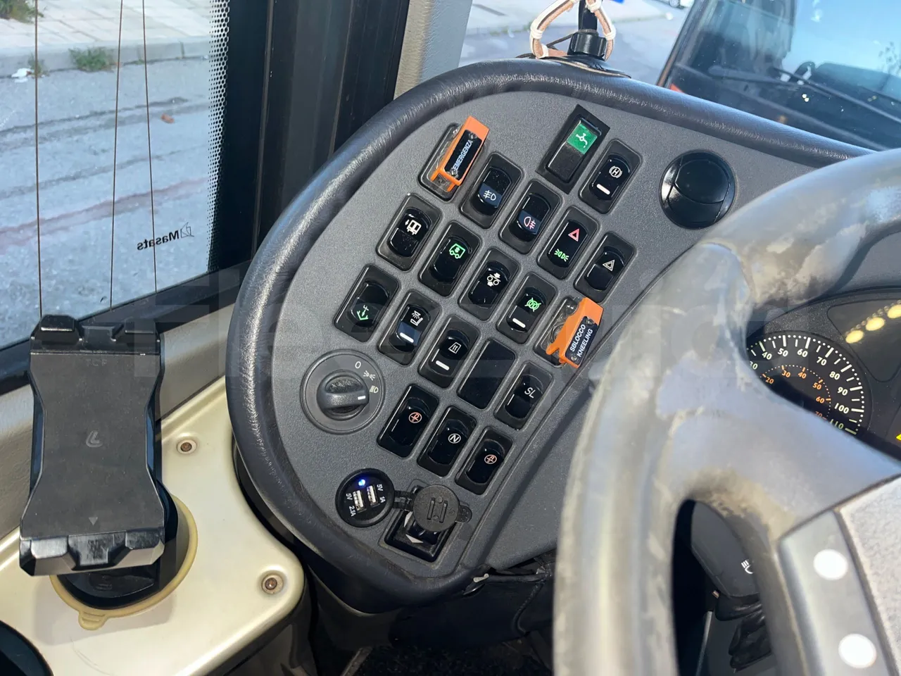 Irisbus New Domino E.12 -  Euro5 - 331kW - 12.410mt - onboard devices 1