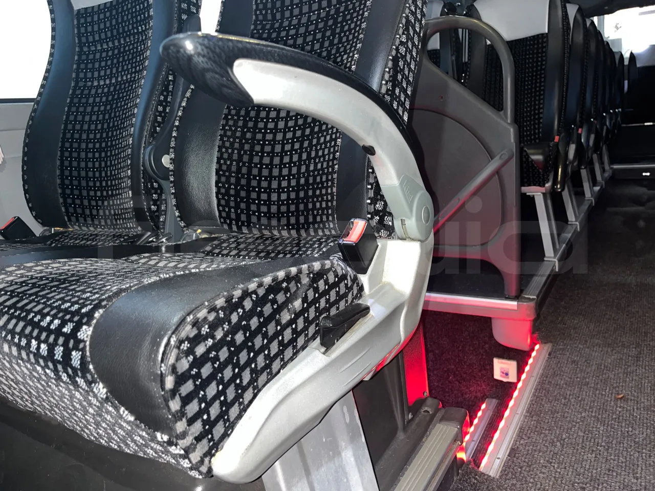 Irisbus New Domino E.12 -  Euro5 - 331kW - 12.410mt - armrest detail photo