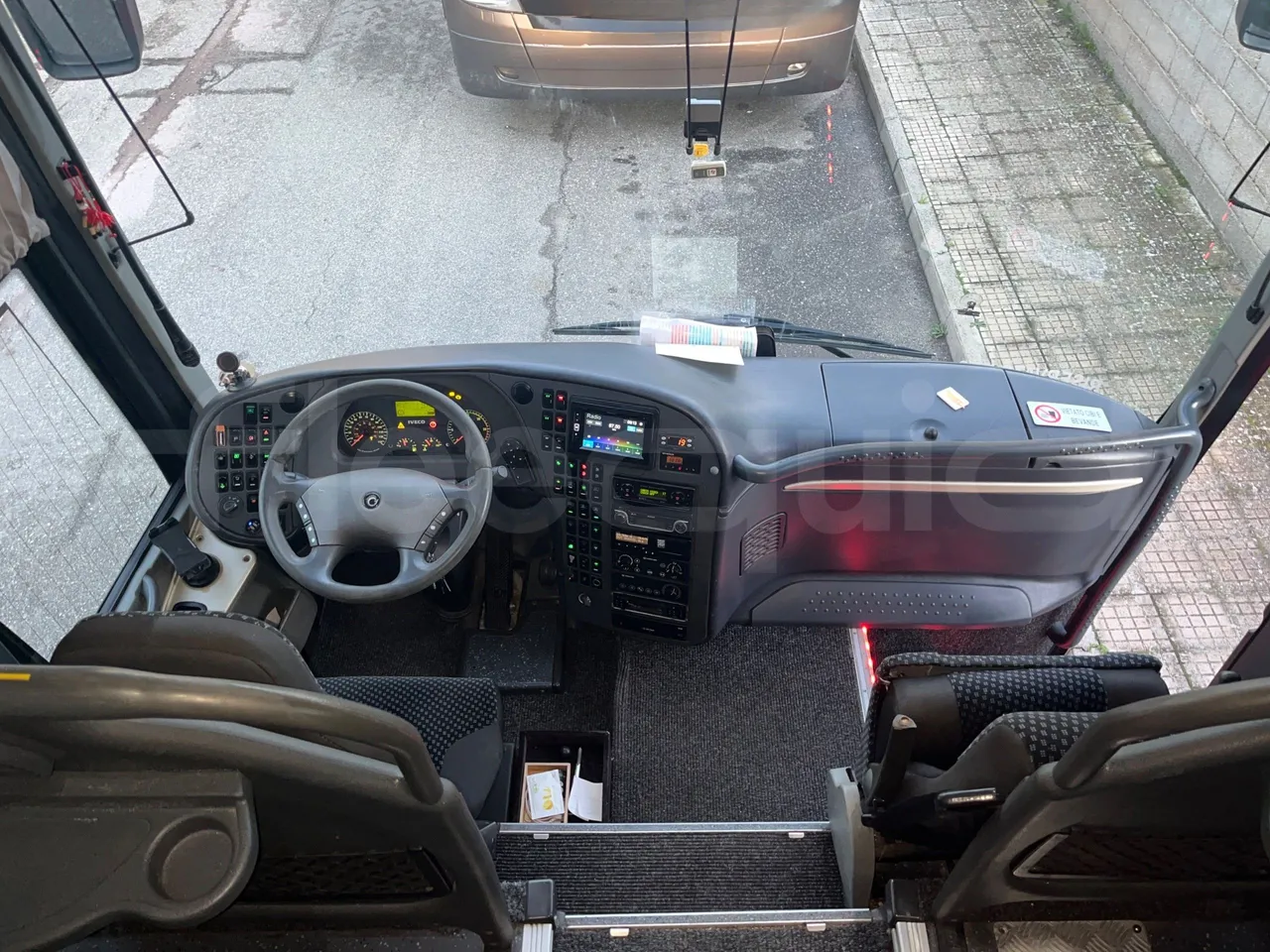 Irisbus New Domino E.12 -  Euro5 - 331kW - 12.410mt - buttons panels on