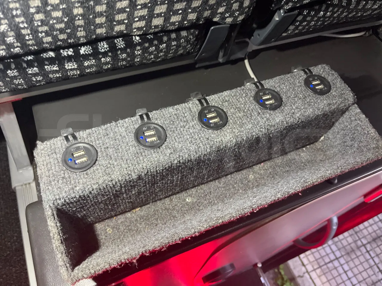 Irisbus New Domino E.12 -  Euro5 - 331kW - 12.410mt - usb charging detail