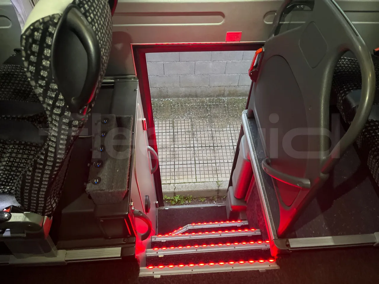 Irisbus New Domino E.12 -  Euro5 - 331kW - 12.410mt - disabled area photo