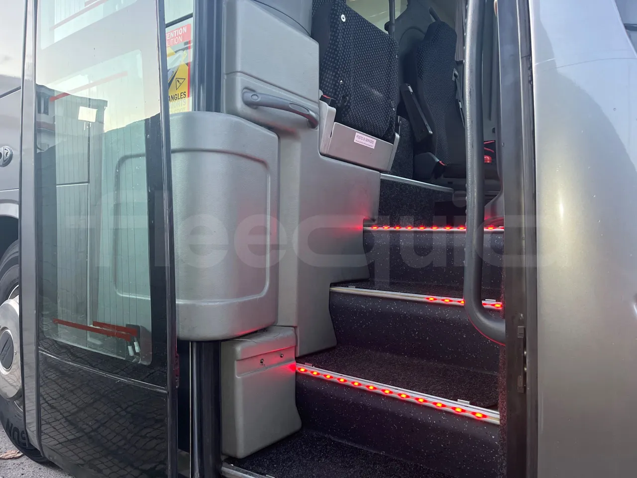 Irisbus New Domino E.12 -  Euro5 - 331kW - 12.410mt - door mechanism photo