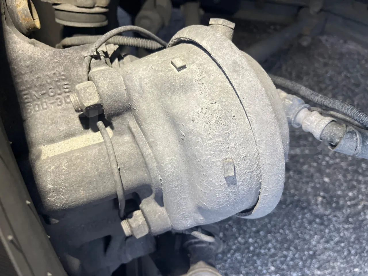 Irisbus New Domino E.12 -  Euro5 - 331kW - 12.410mt - front brake calipers right