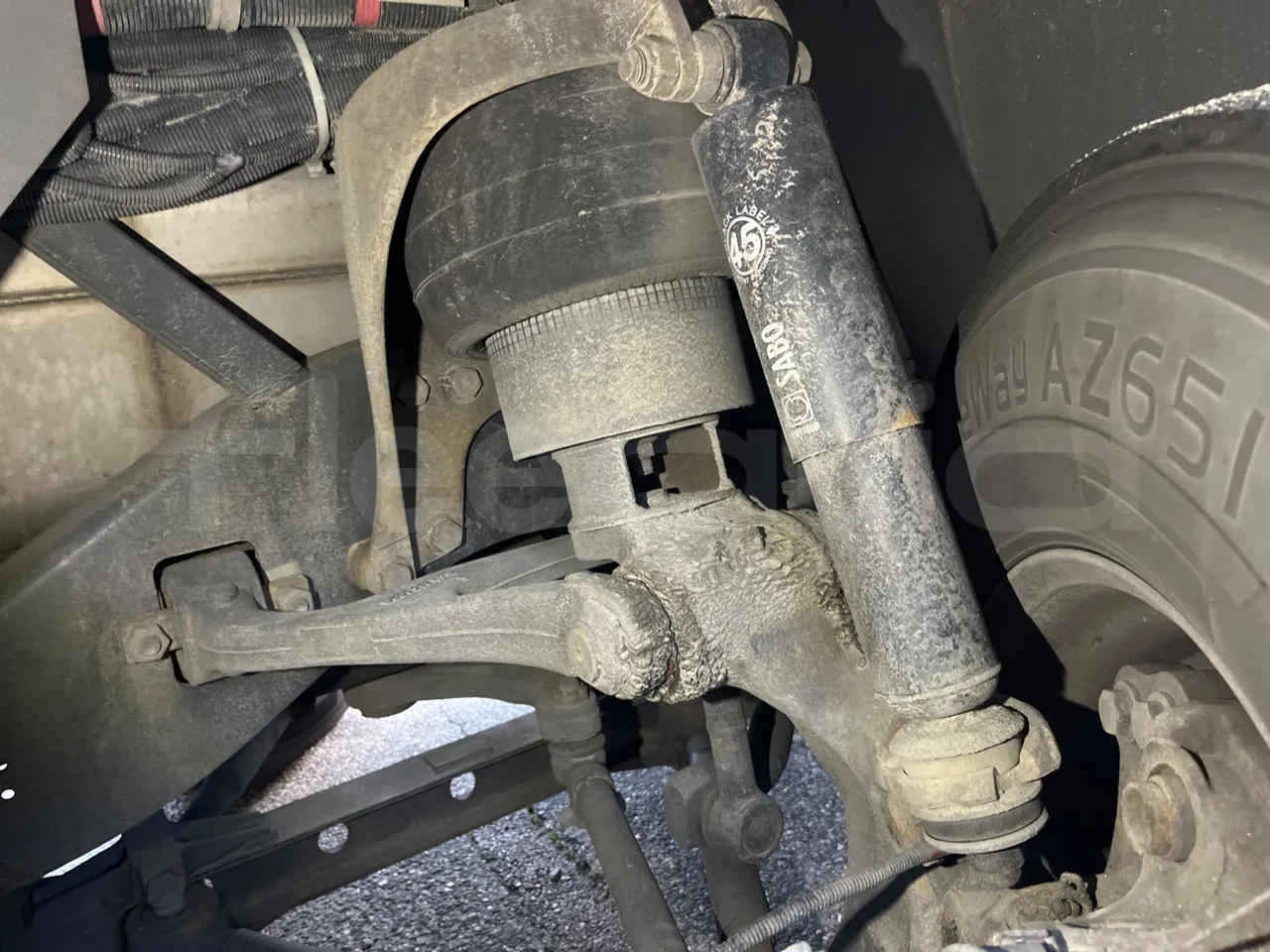 Irisbus New Domino E.12 -  Euro5 - 331kW - 12.410mt - front shock absorbers left