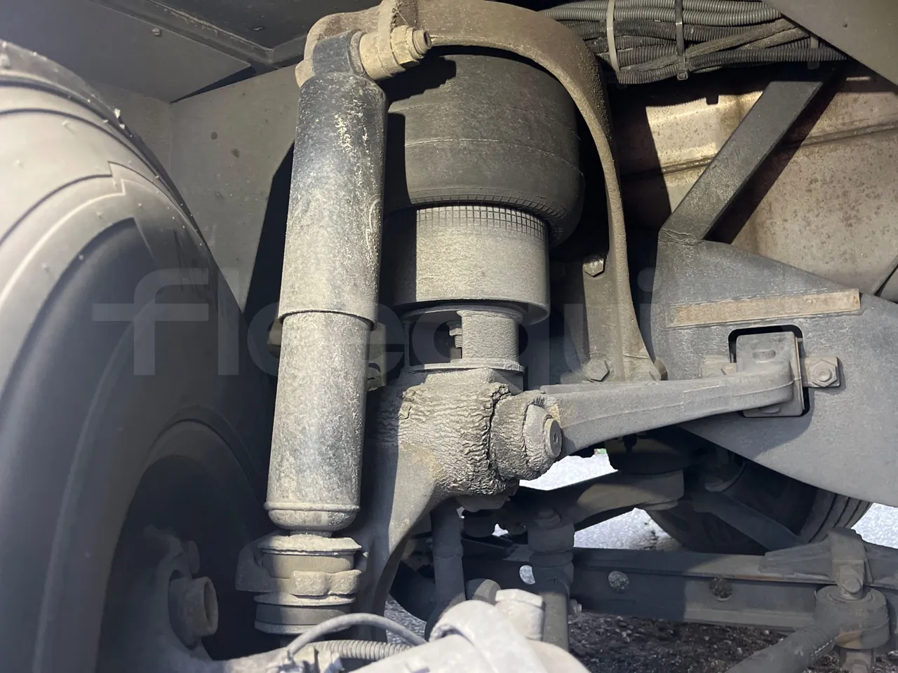 Irisbus New Domino E.12 -  Euro5 - 331kW - 12.410mt - front shock absorbers right