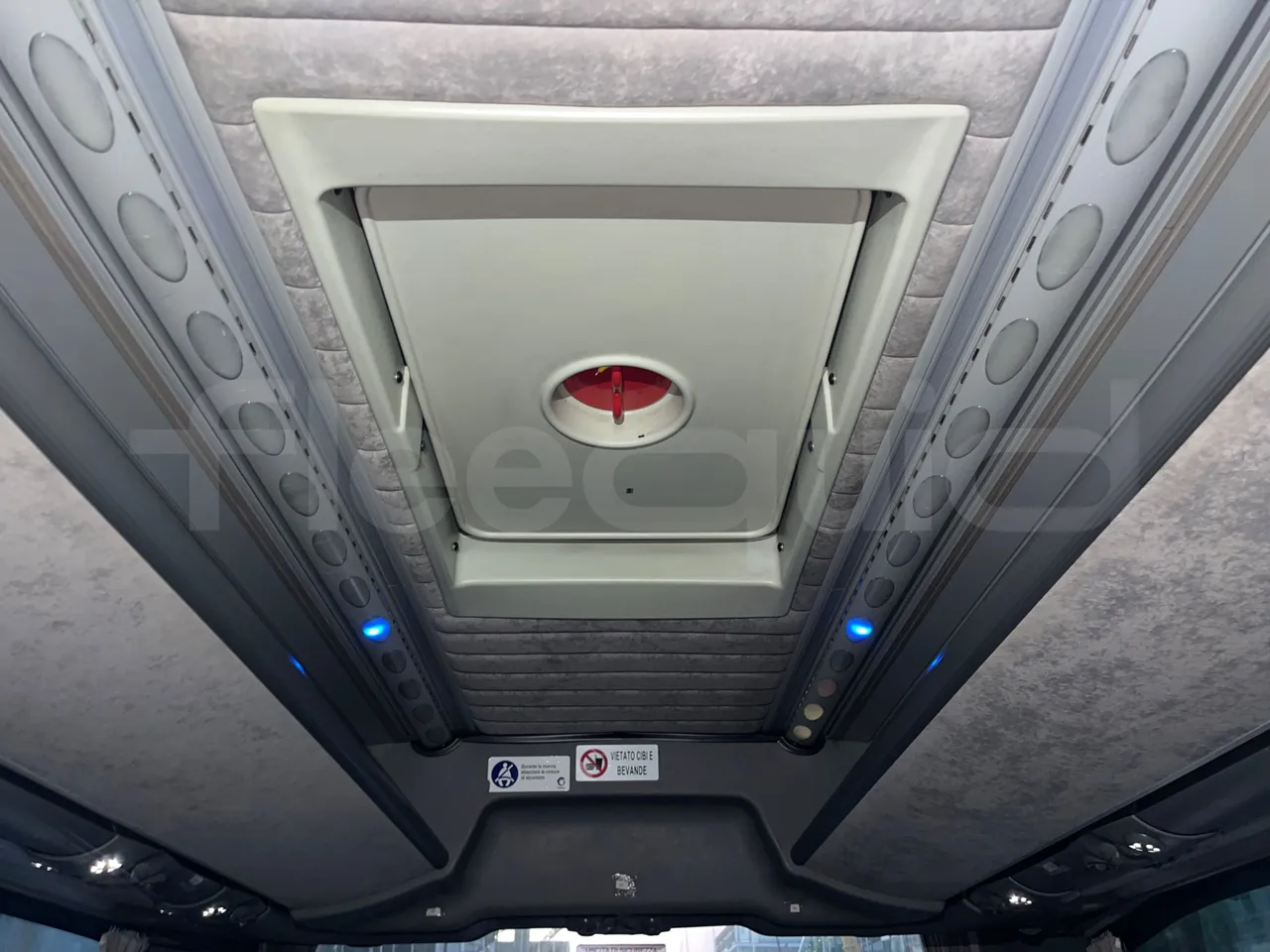 Irisbus New Domino E.12 -  Euro5 - 331kW - 12.410mt - roof hatch 1