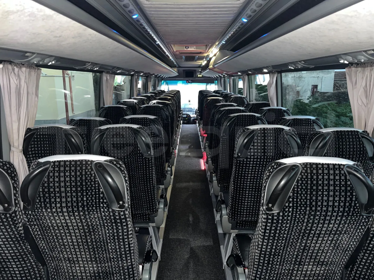 Irisbus New Domino E.12 -  Euro5 - 331kW - 12.410mt - forward view middle aisle