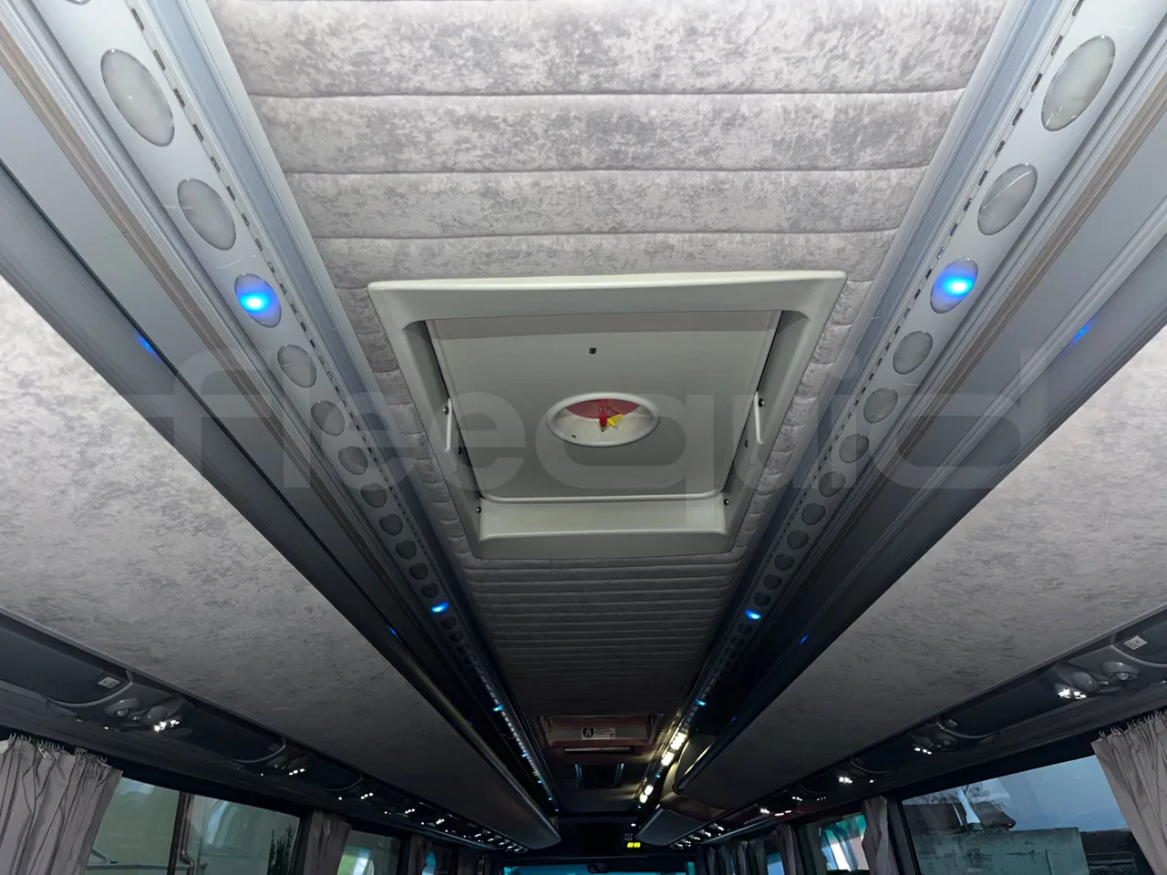 Irisbus New Domino E.12 -  Euro5 - 331kW - 12.410mt - overhead compartments photo