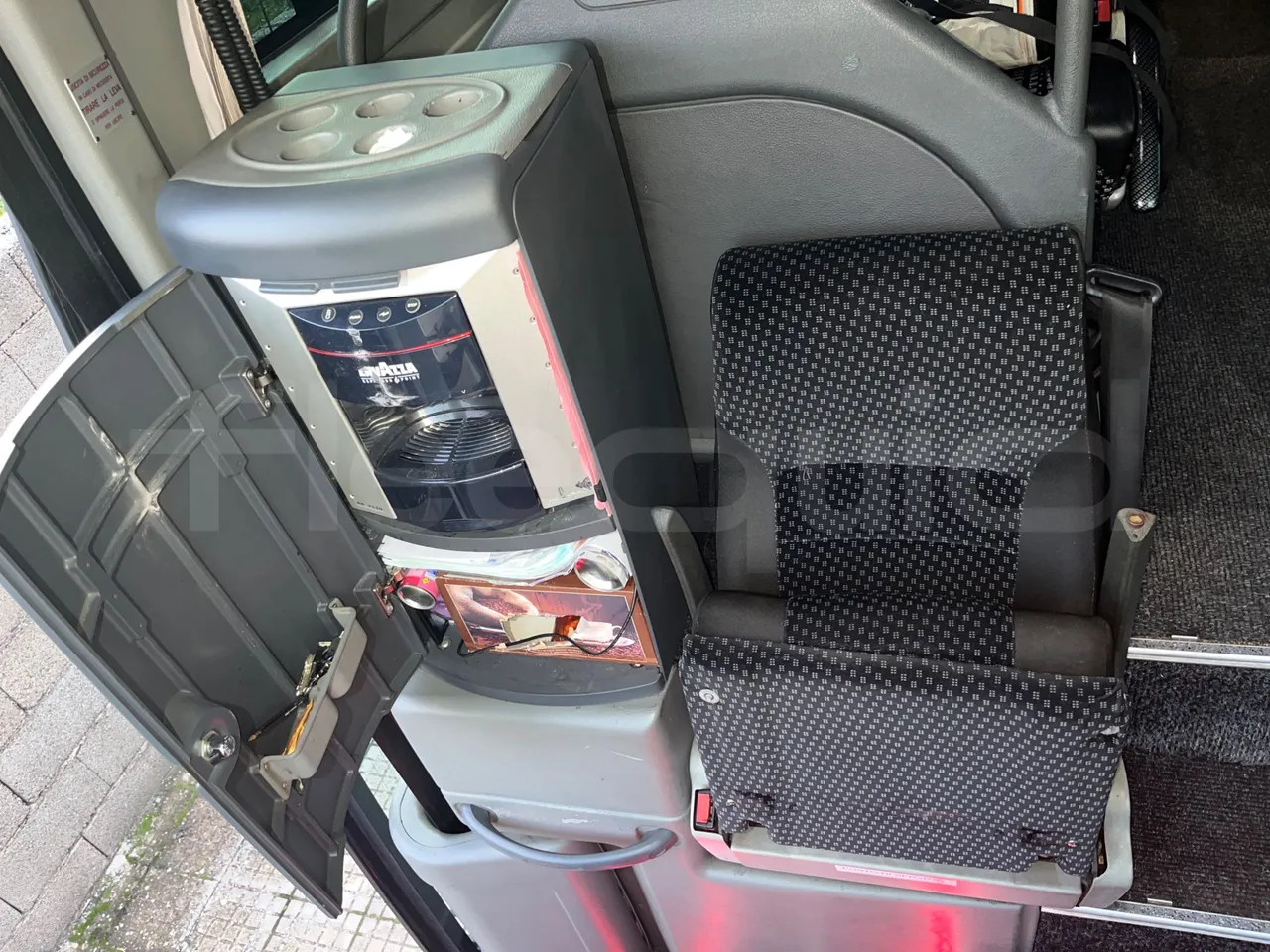 Irisbus New Domino E.12 -  Euro5 - 331kW - 12.410mt - hostess seat photo