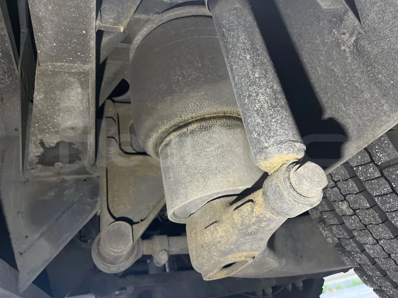 Irisbus New Domino E.12 -  Euro5 - 331kW - 12.410mt - axle 2 shock absorbers 2 left