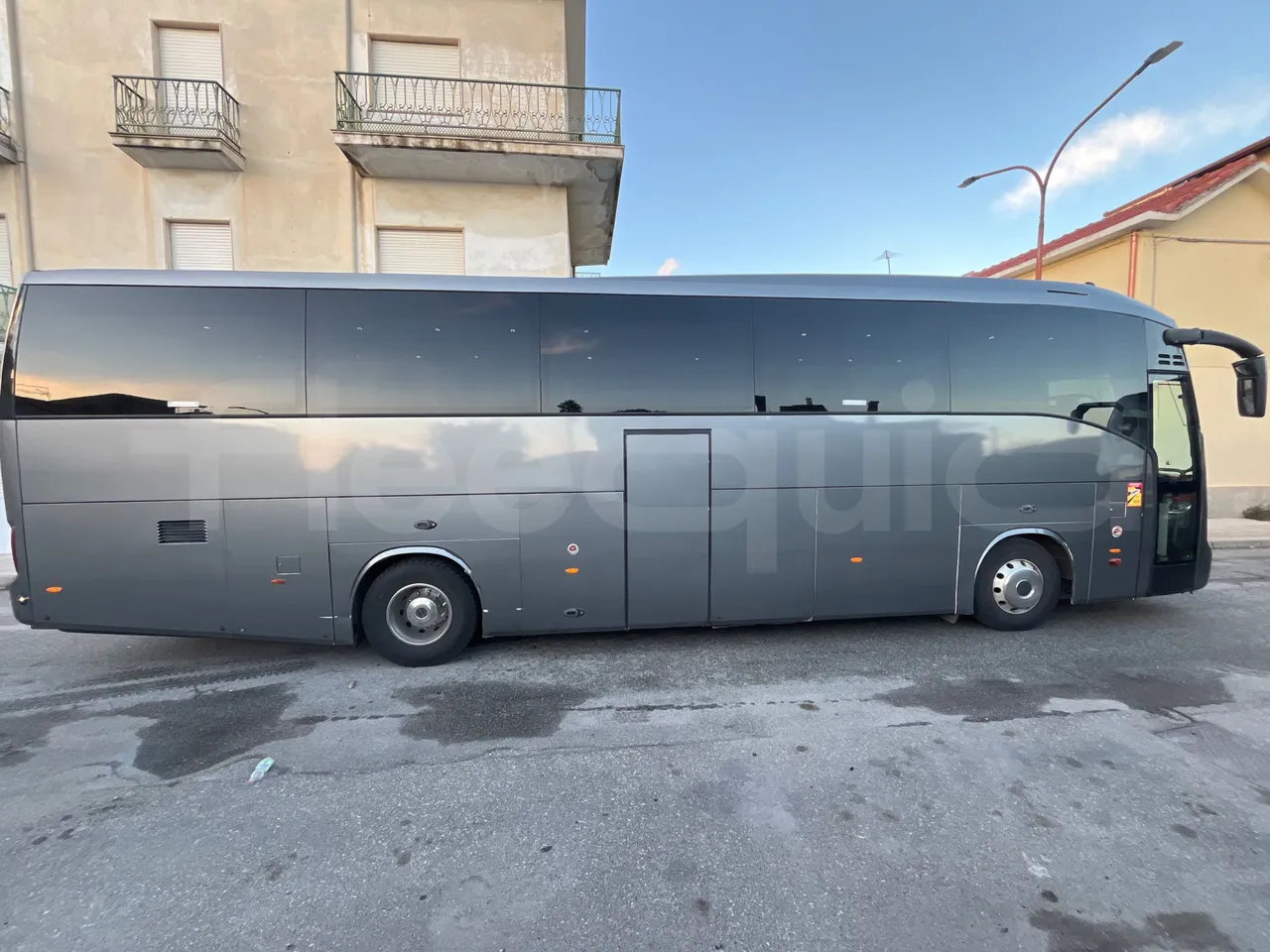 Irisbus New Domino E.12 -  Euro5 - 331kW - 12.410mt - right side doors closed