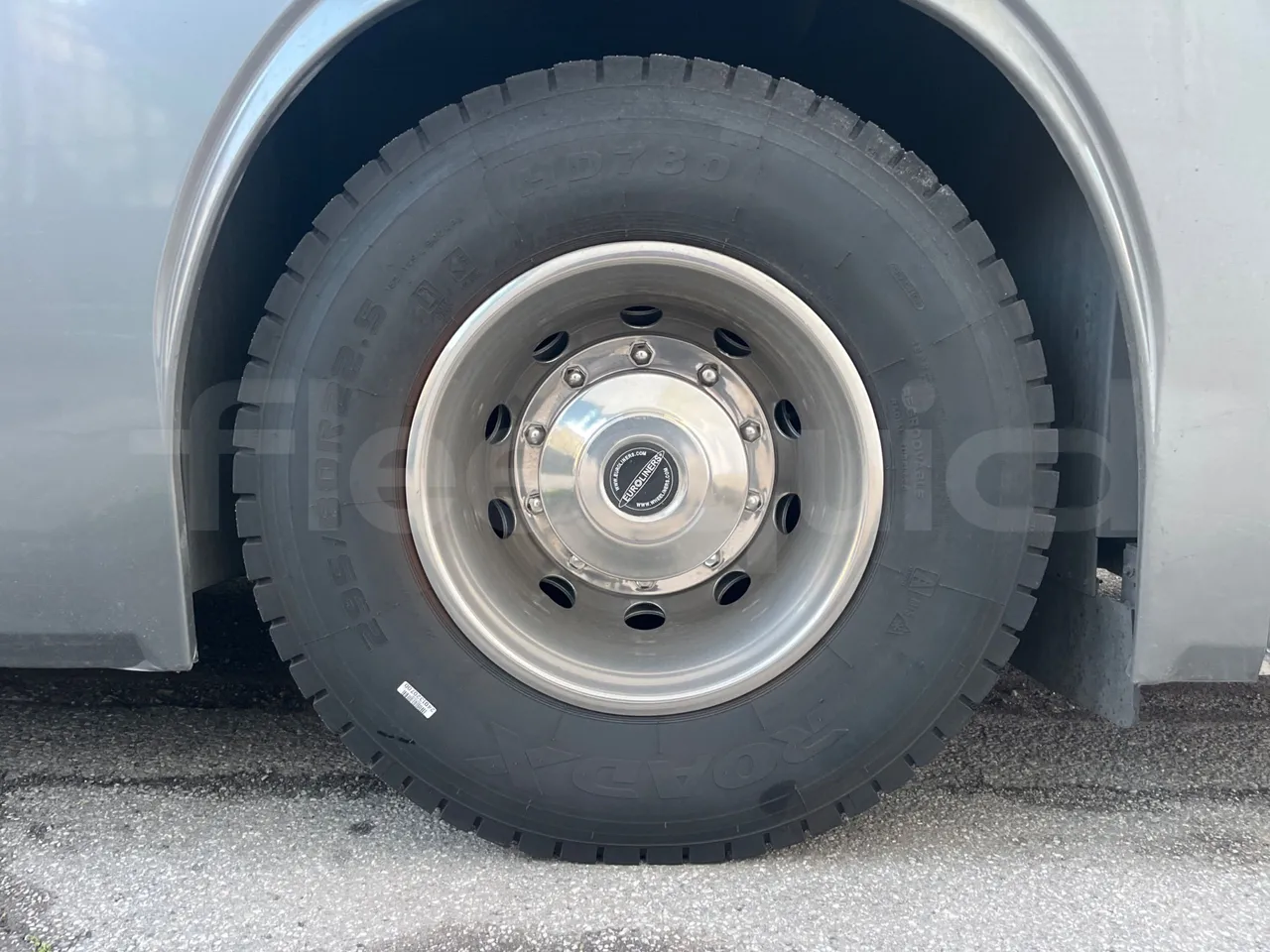 Irisbus New Domino E.12 -  Euro5 - 331kW - 12.410mt - rear left tire photo