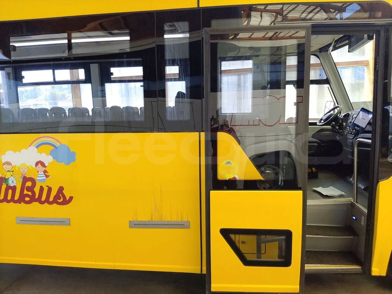 Iveco Indcar WGIVMY11 MOBI SCUOLABUS - EUR6 - 100Kw - 8,592m - front door 2 open