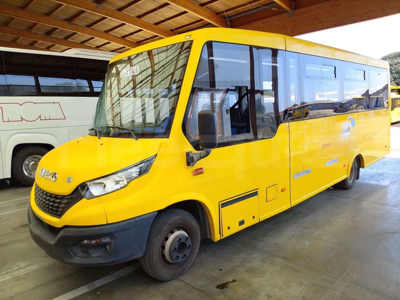 Iveco Indcar WGIVMY11 MOBI SCUOLABUS - EUR6 - 100Kw - 8,592m - 3/4 front left (mandatory for bus to scrap)