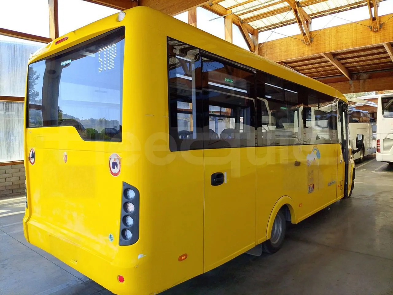 Iveco Indcar WGIVMY11 MOBI SCUOLABUS - EUR6 - 100Kw - 8,592m - 3/4 right rear doors closed