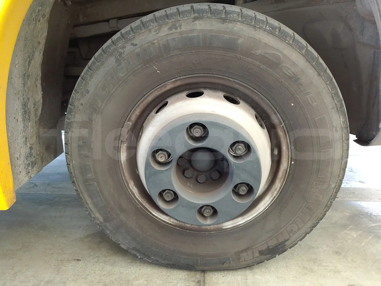 Iveco Indcar WGIVMY11 MOBI SCUOLABUS - EUR6 - 100Kw - 8,592m - front left tire measurements