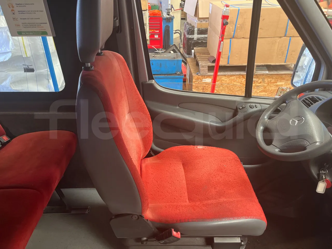 Mercedes-Benz Sprinter 416CD - EUR3 - 115kW - 6.595m - driver's seat photo (mandatory for bus to scrap)