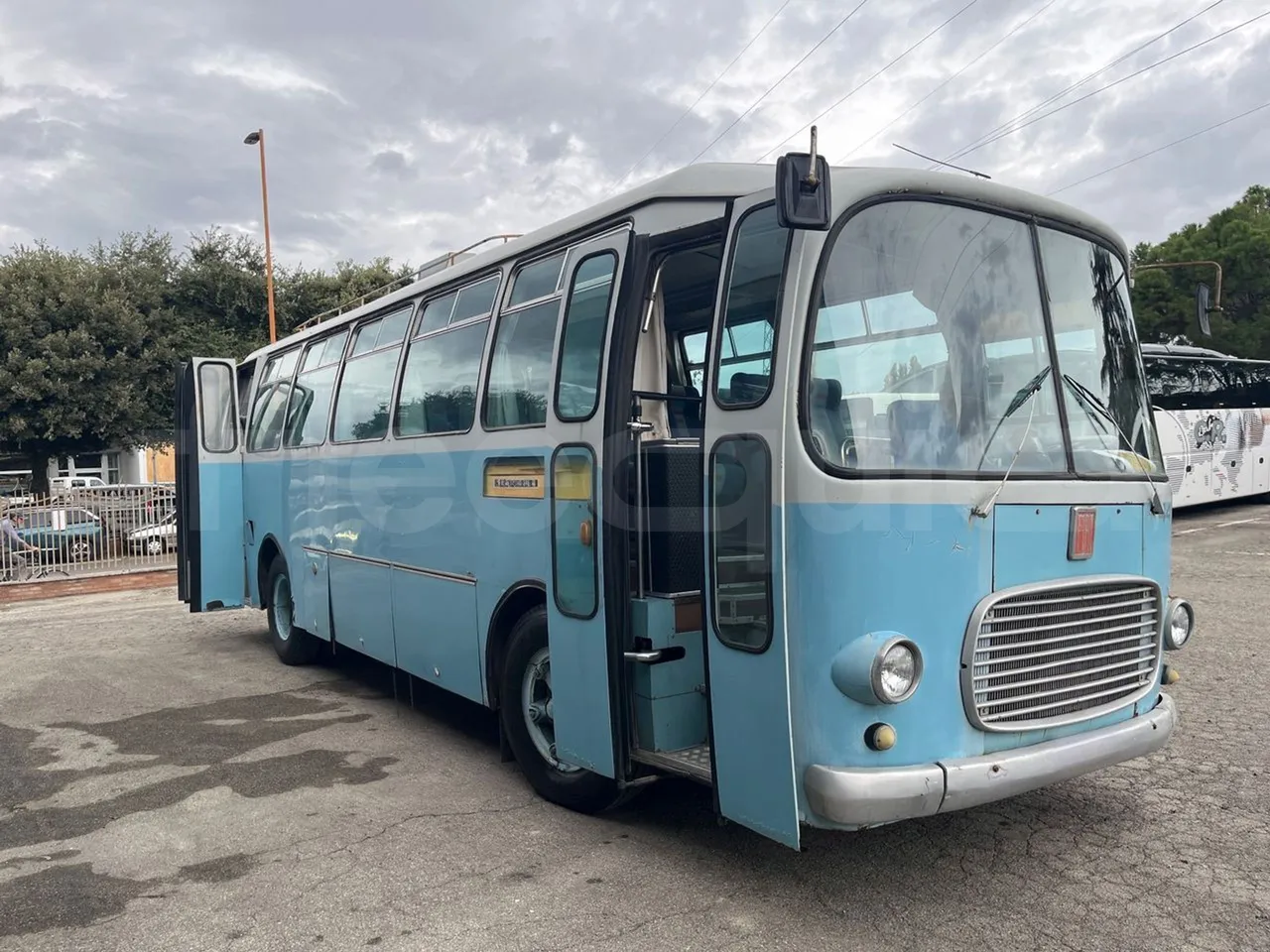 Fiat 309/1 309/1 - EUR0 -112.5kW -9.2m - 3/4 right front doors open