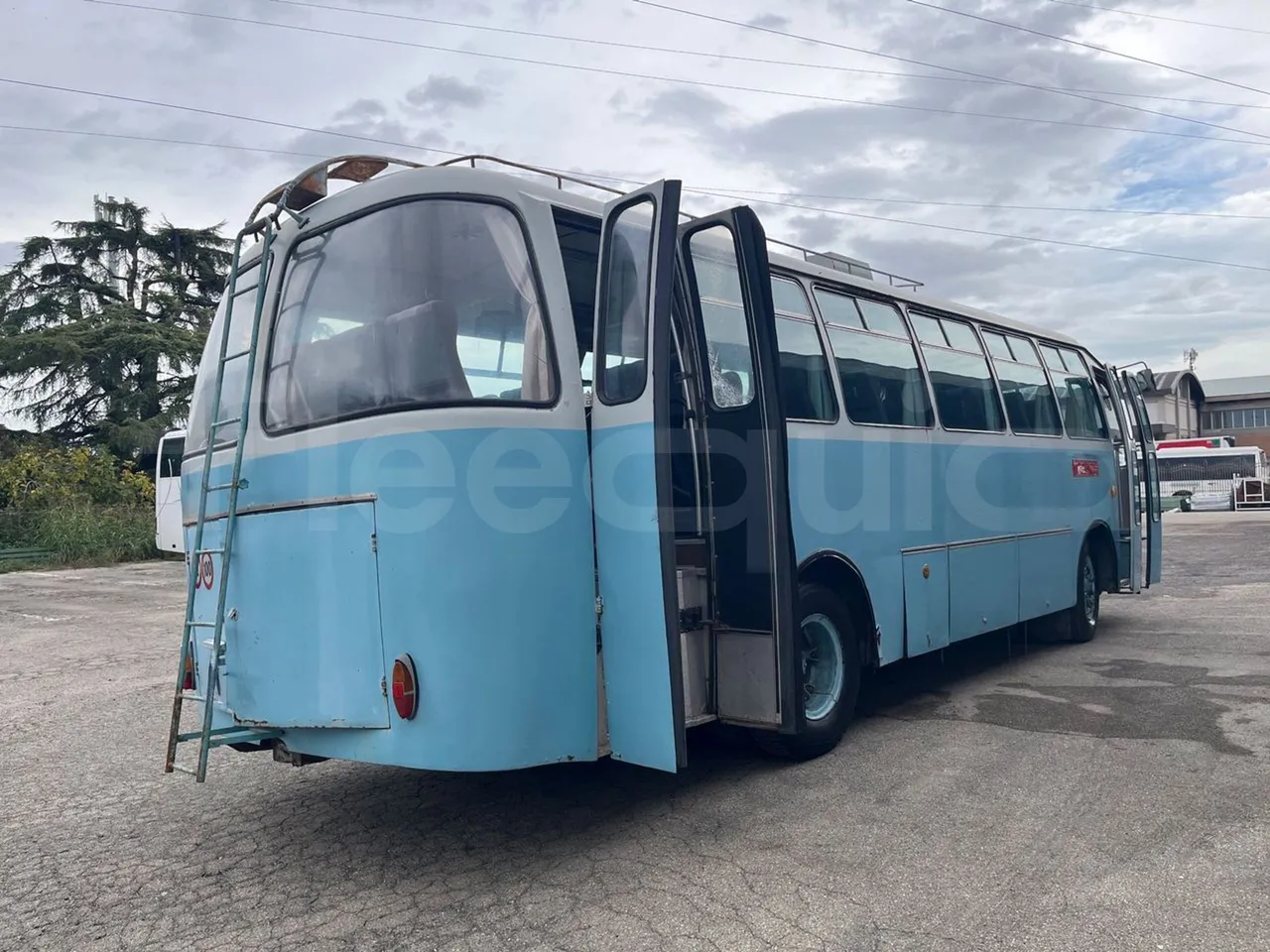 Fiat 309/1 309/1 - EUR0 -112.5kW -9.2m - 3/4 right rear doors open