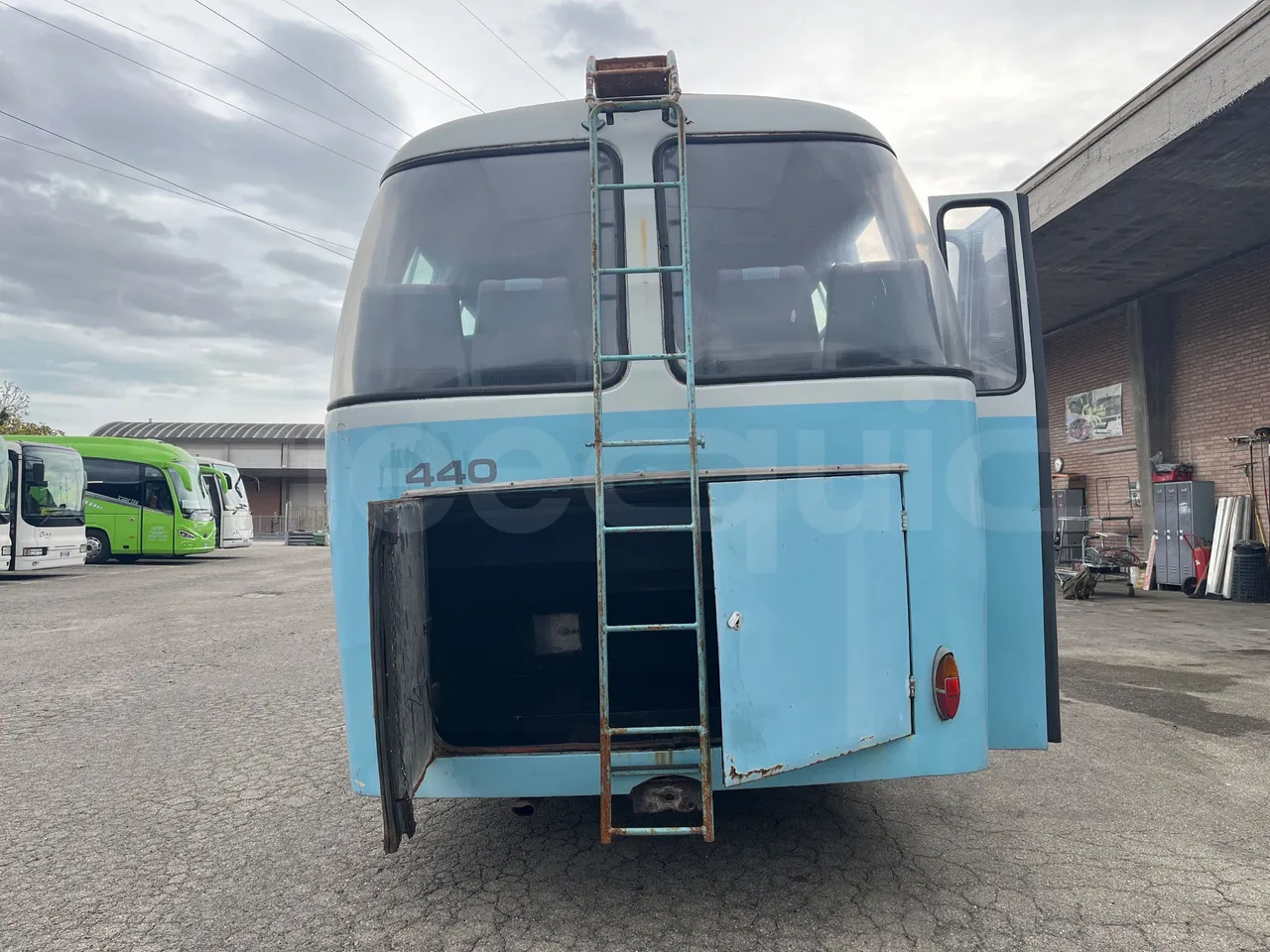 Fiat 309/1 309/1 - EUR0 -112.5kW -9.2m - air conditioning compressor