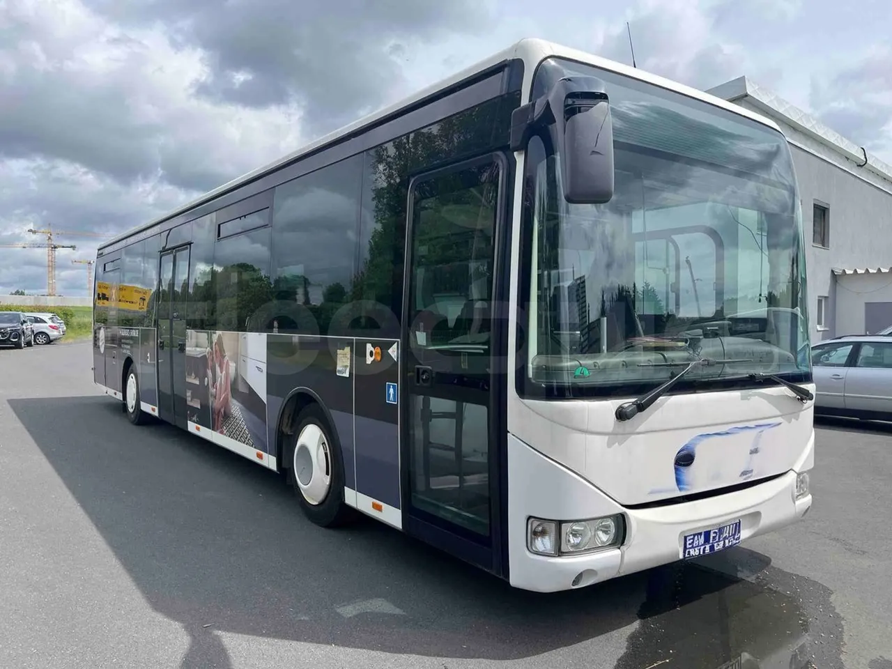 Iveco Crossway - 3/4 front right doors