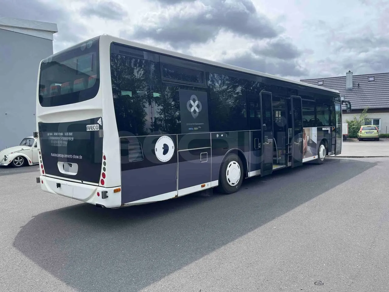 Iveco Crossway - 3/4 right rear doors open