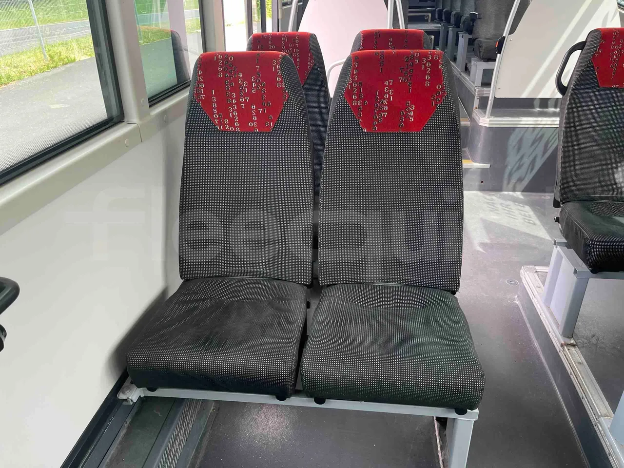 Iveco Crossway - central seat safety belt