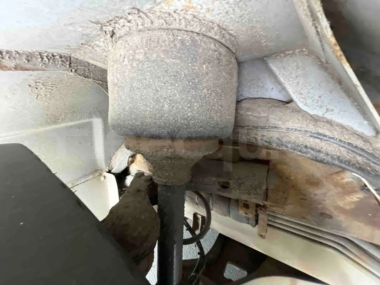 Iveco Crossway - front shock absorbers left