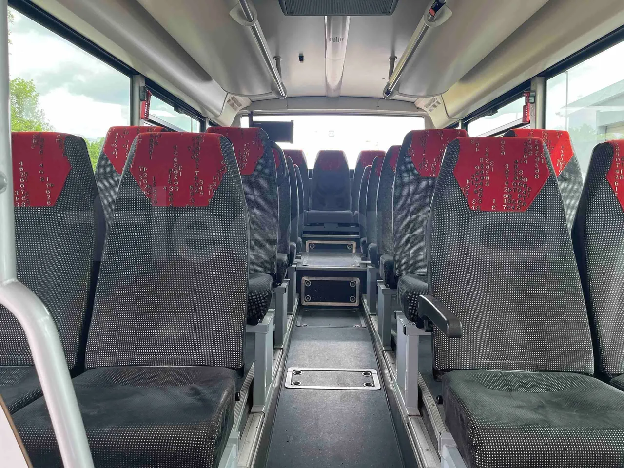 Iveco Crossway - reverse view middle aisle