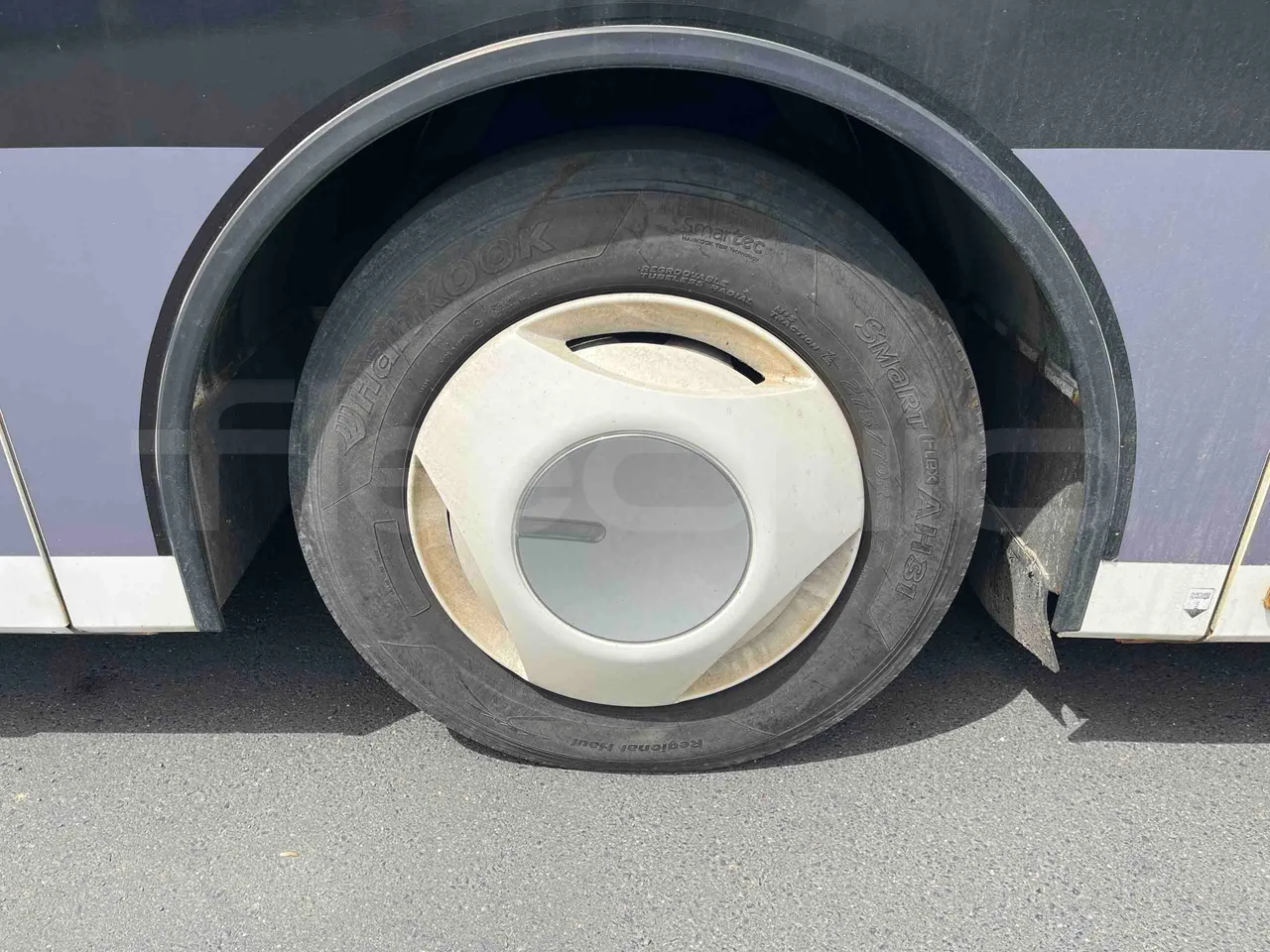 Iveco Crossway - tread condition front tires left