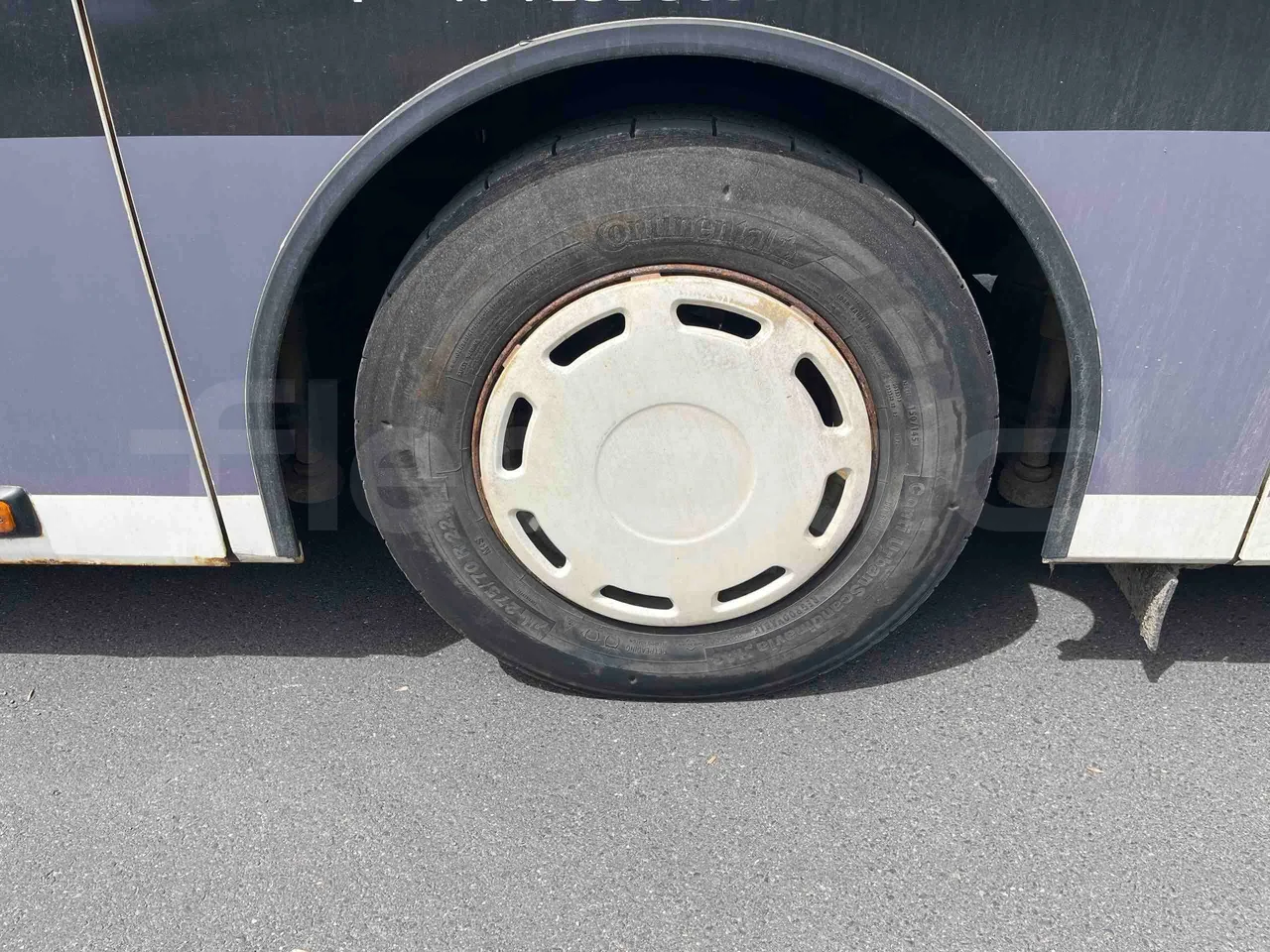 Iveco Crossway - tread condition front tires right