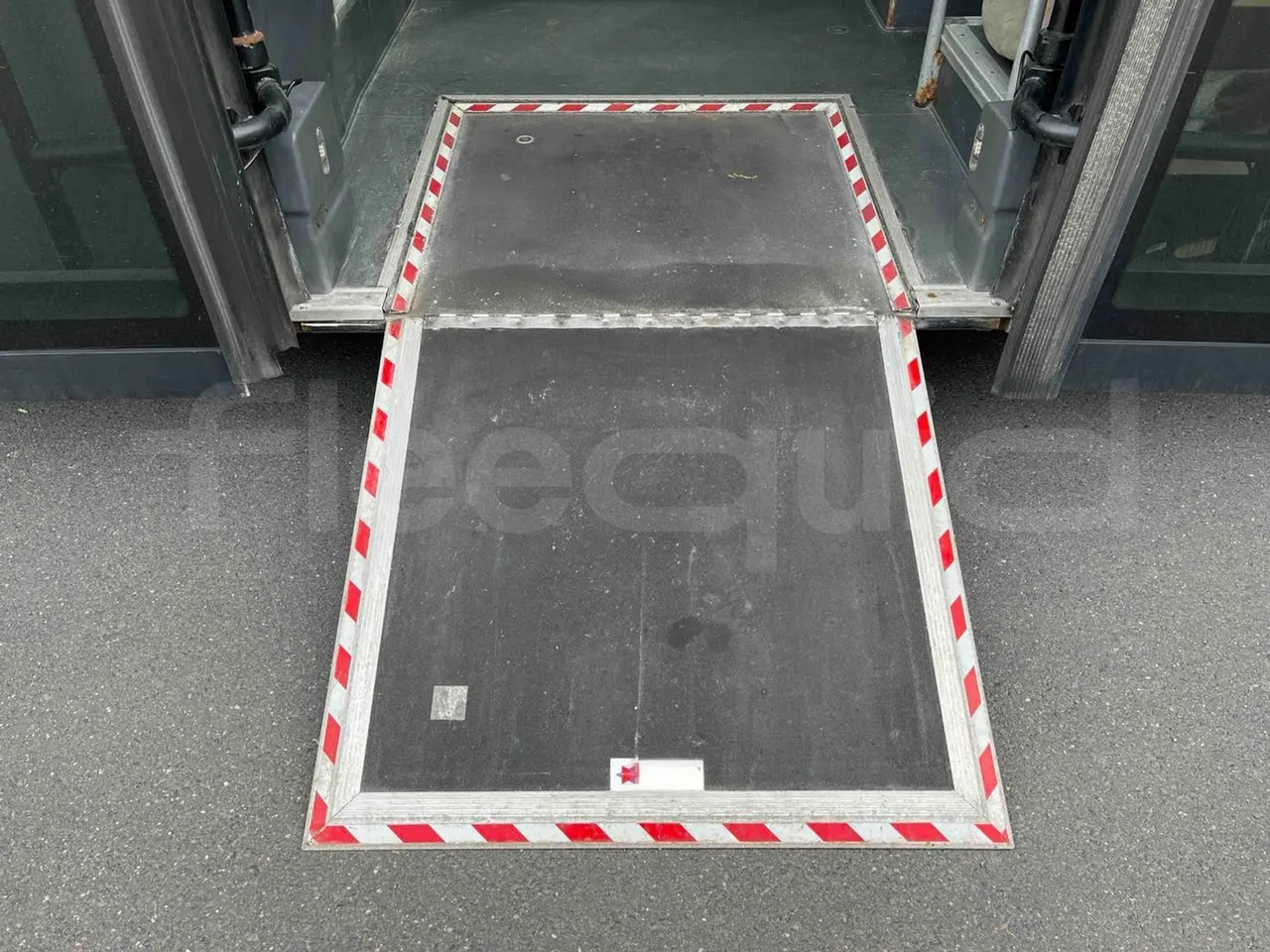 Iveco Crossway - platform open photo