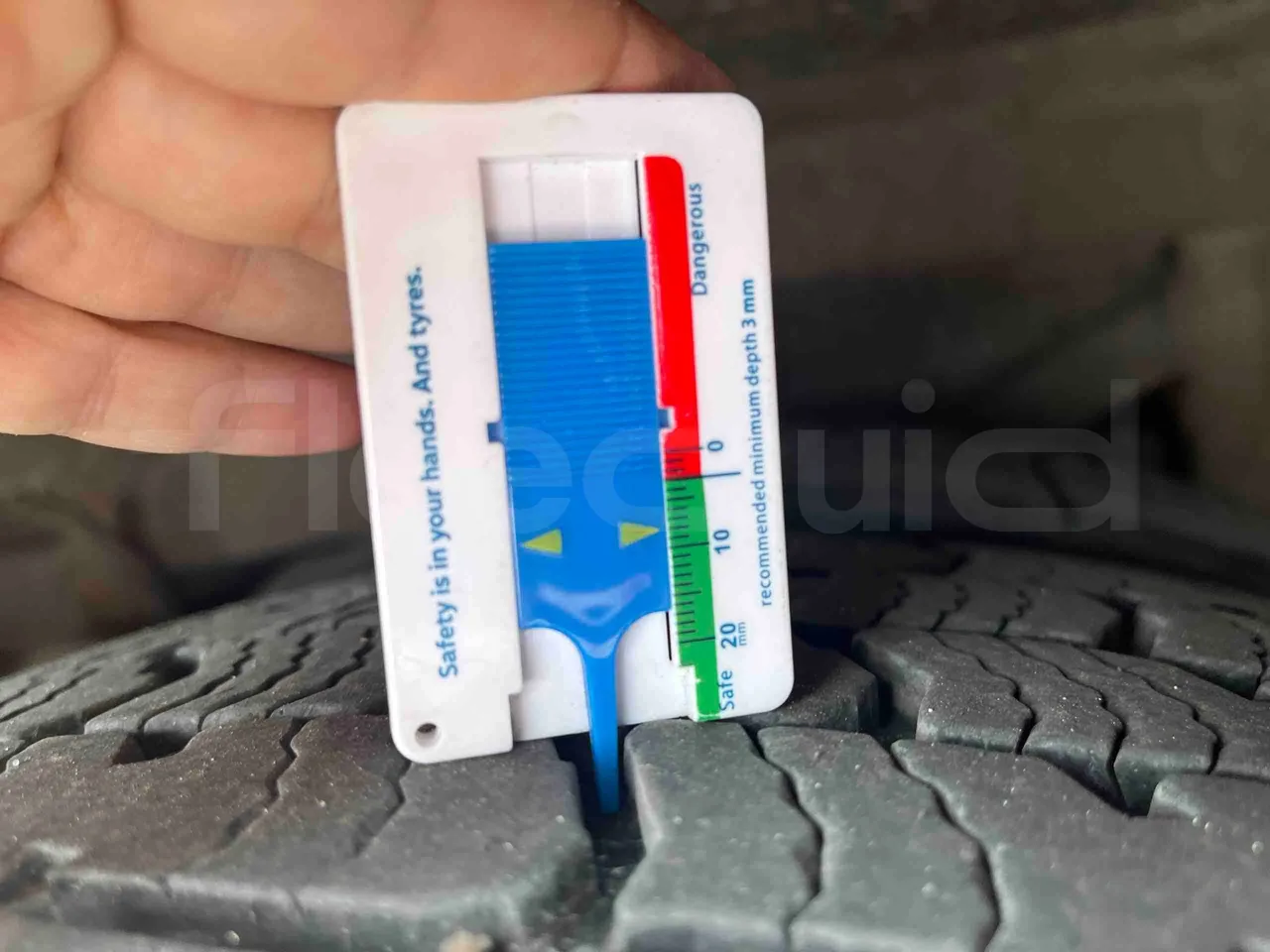 Iveco Crossway - rear left tire photo