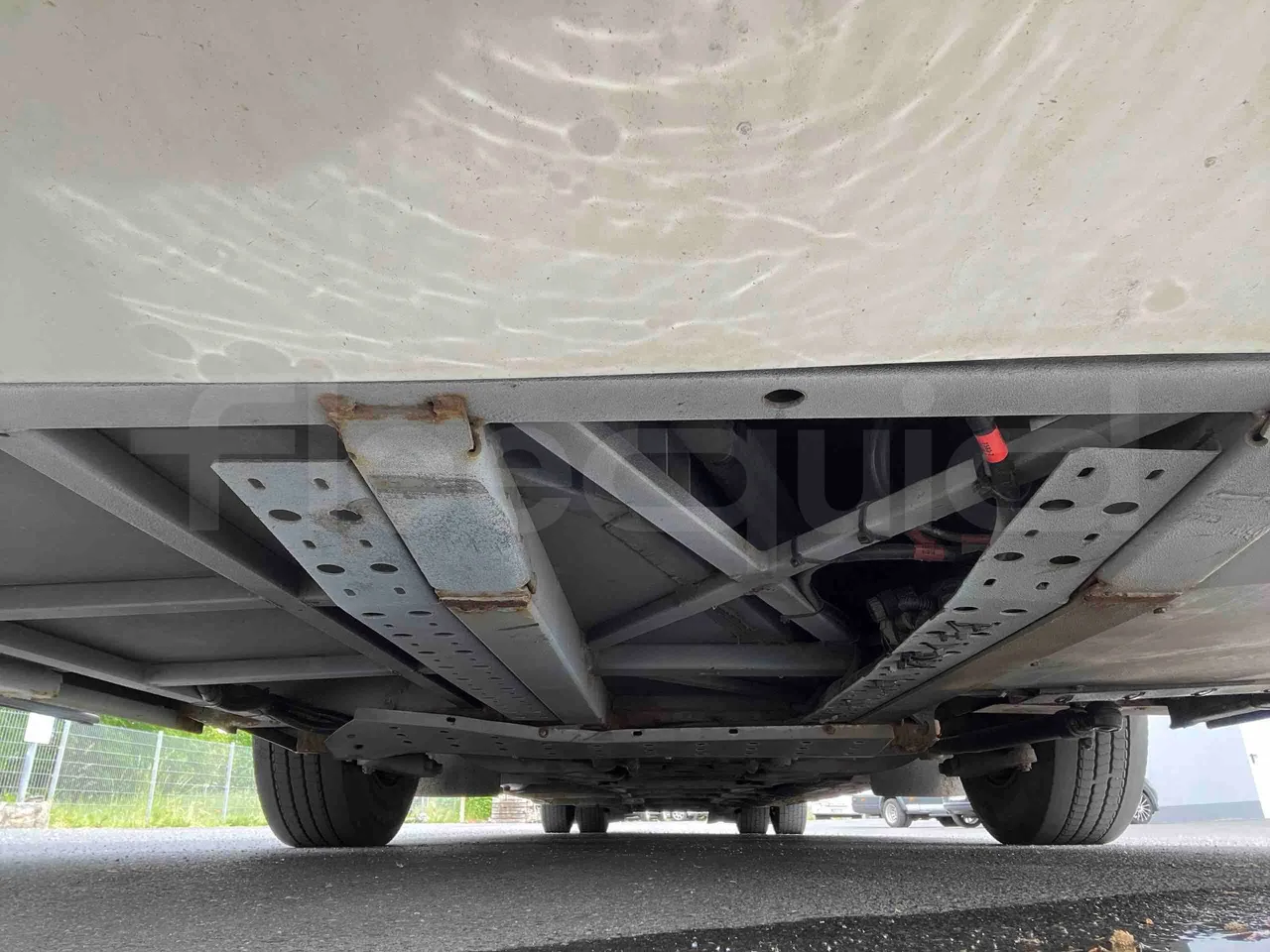 Iveco Crossway - front axle left side