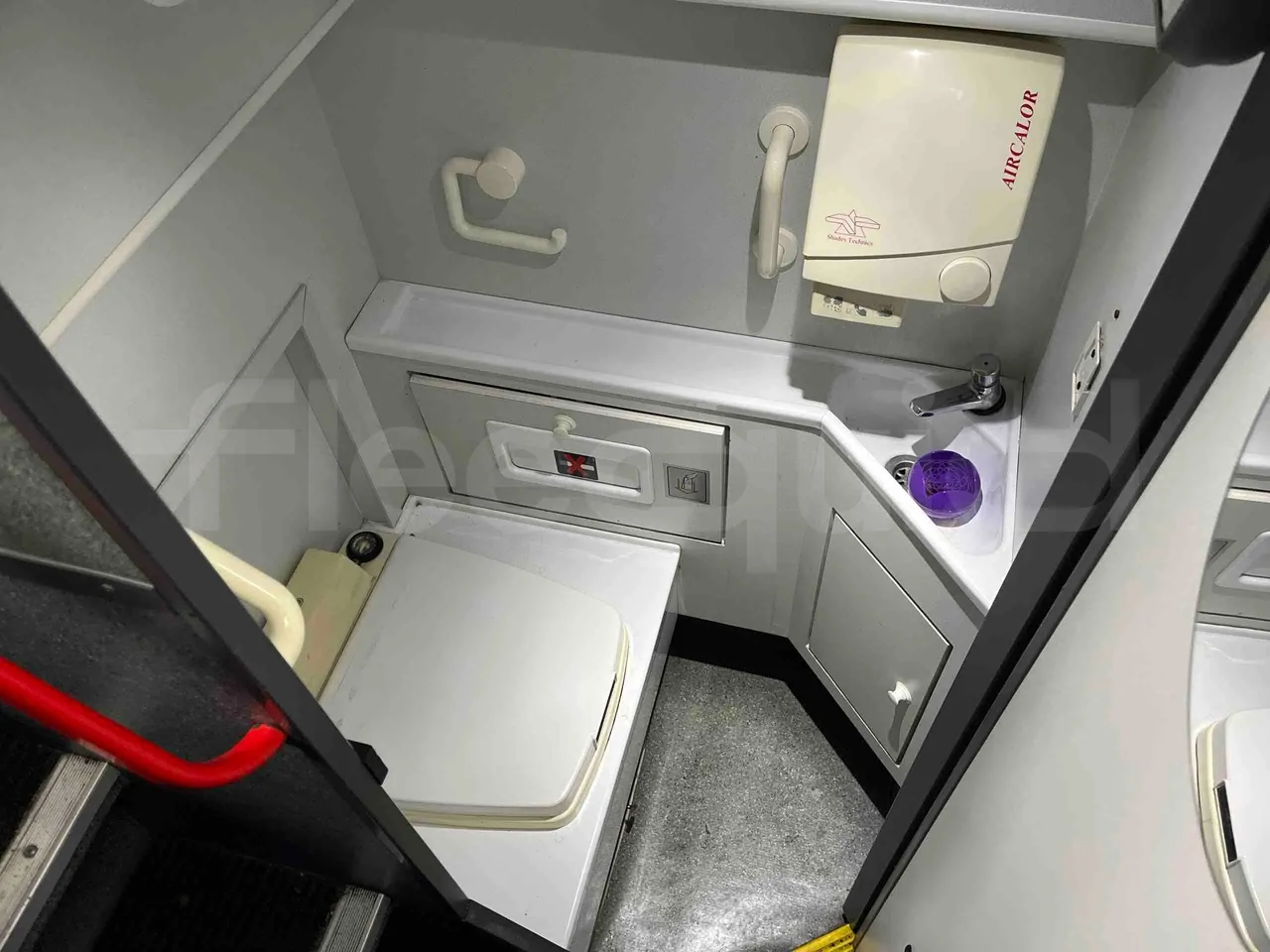 Van Hool Acron T917 - EUR5 - 340kW -  13.200m - toilette accessories photo