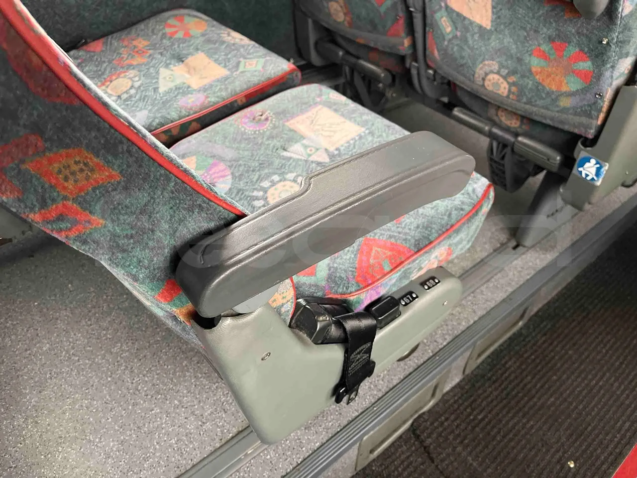 Van Hool Acron T917 - EUR5 - 340kW -  13.200m - armrest detail photo