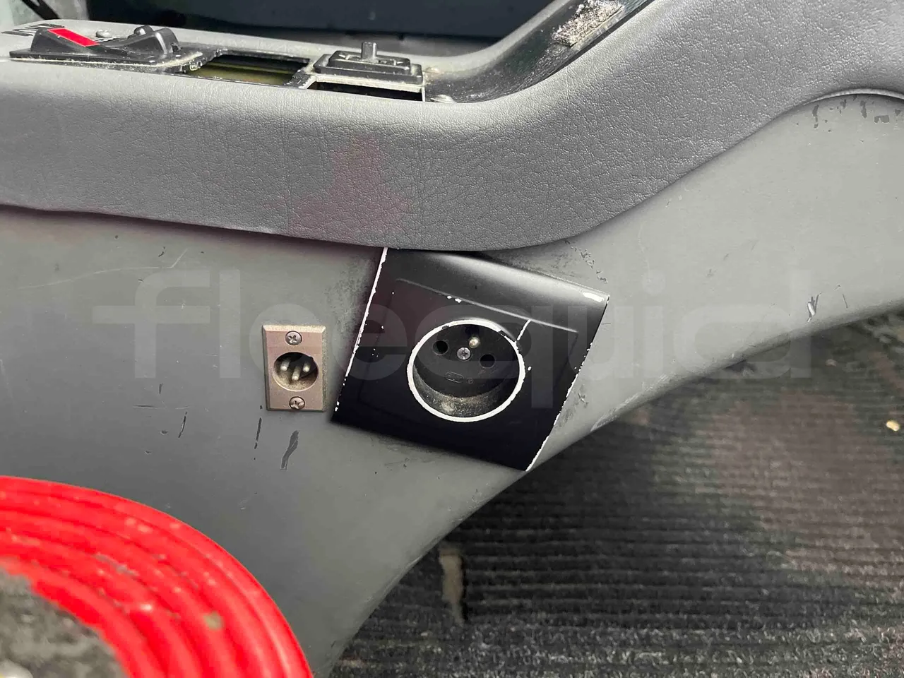 Van Hool Acron T917 - EUR5 - 340kW -  13.200m - power outlets detail