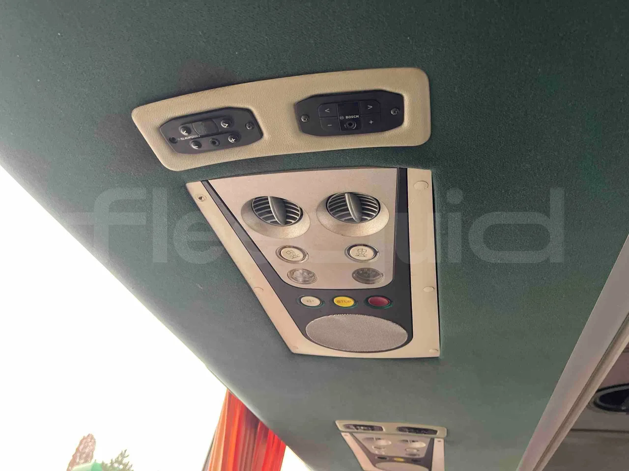 Van Hool Acron T917 - EUR5 - 340kW -  13.200m - overhead compartments photo