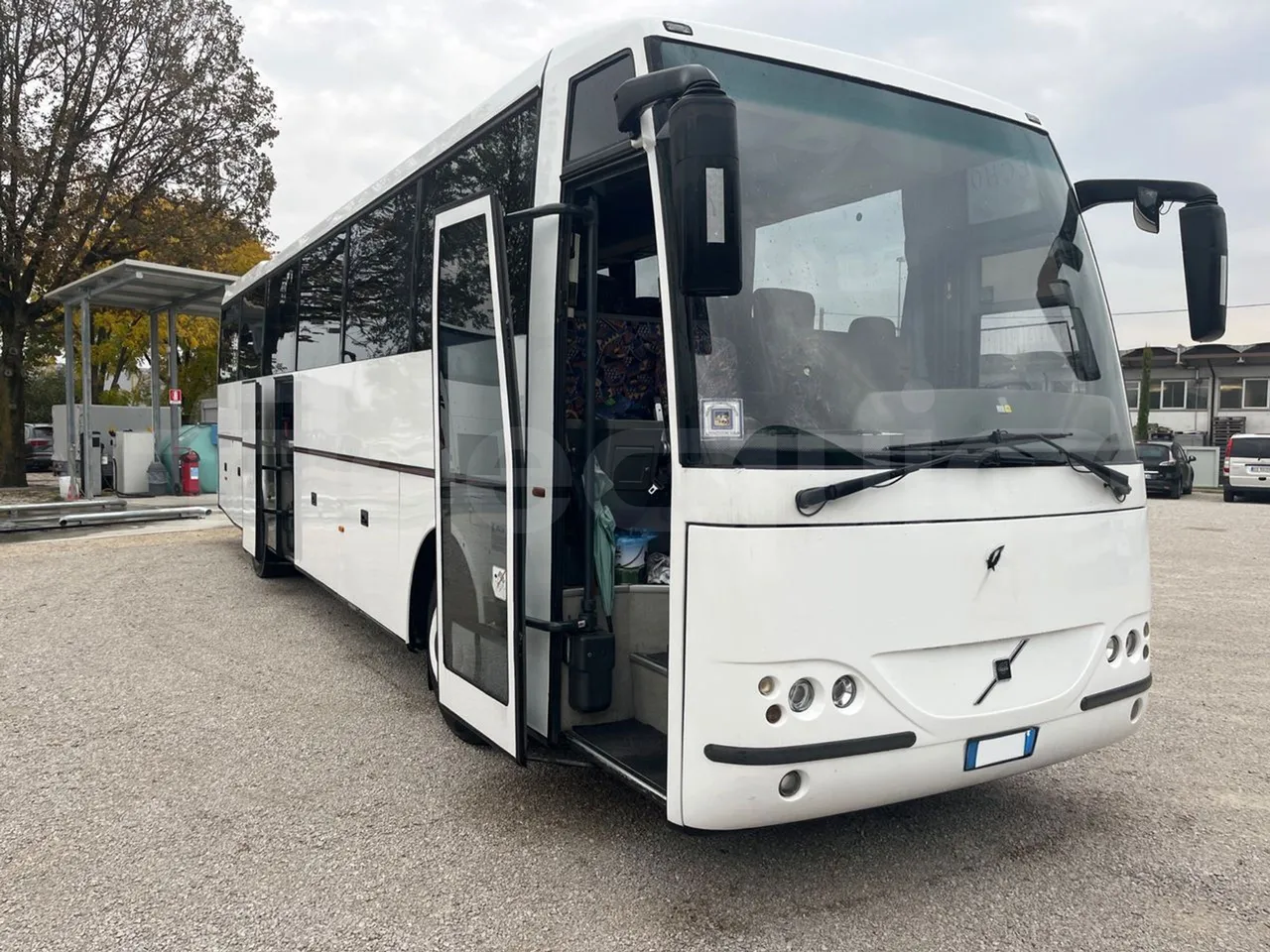 Volvo Barbi Echo B12 60/38 - EUR2 - 279kW - 12m - 3/4 right front doors open