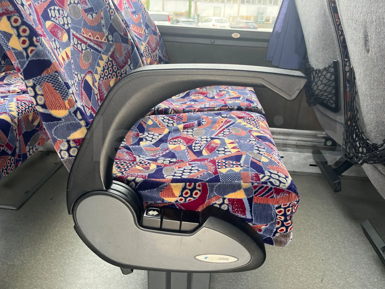 Volvo Barbi Echo B12 60/38 - EUR2 - 279kW - 12m - armrest detail photo