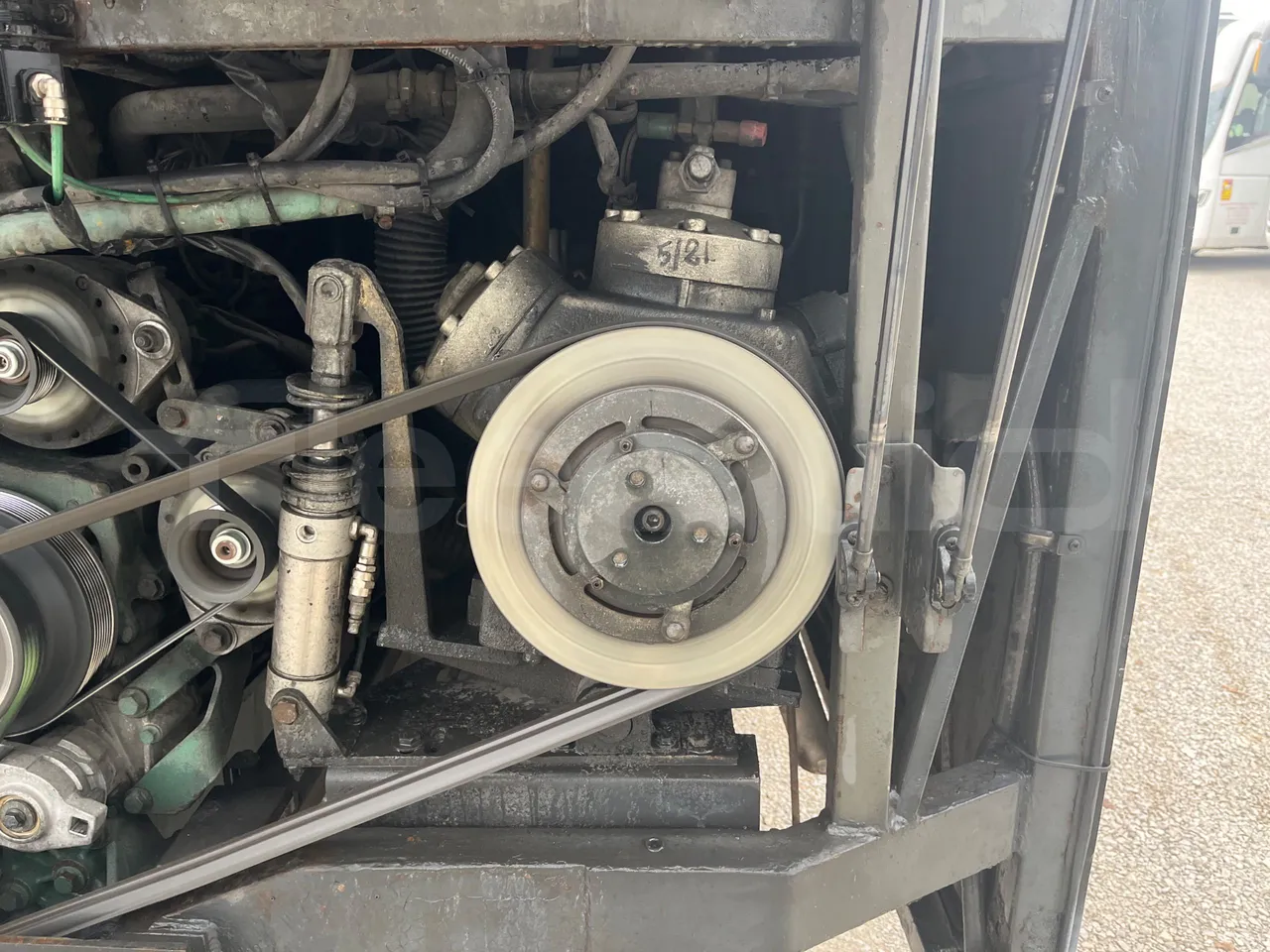 Volvo Barbi Echo B12 60/38 - EUR2 - 279kW - 12m - air conditioning compressor