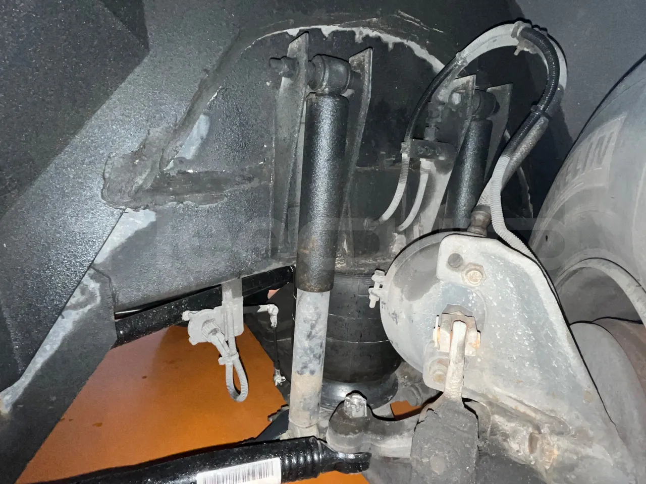 Volvo Barbi Echo B12 60/38 - EUR2 - 279kW - 12m - front shock absorbers left