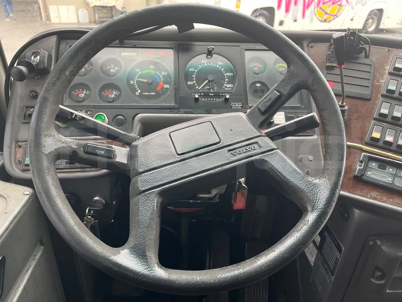 Volvo Barbi Echo B12 60/38 - EUR2 - 279kW - 12m - steering wheel photo