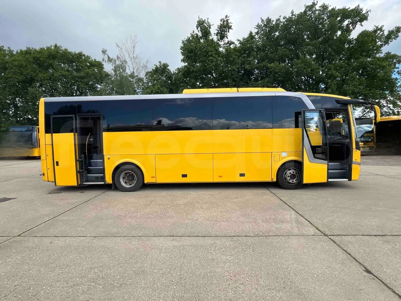 Otokar Vectio - Right Side Doors Open