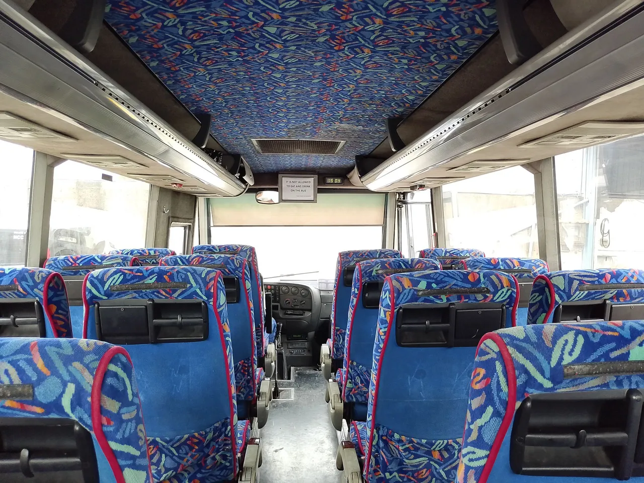 Iveco Eclipse 65C15-70/ Euro 3 - 107Kw - 6,950Mt - forward view middle aisle