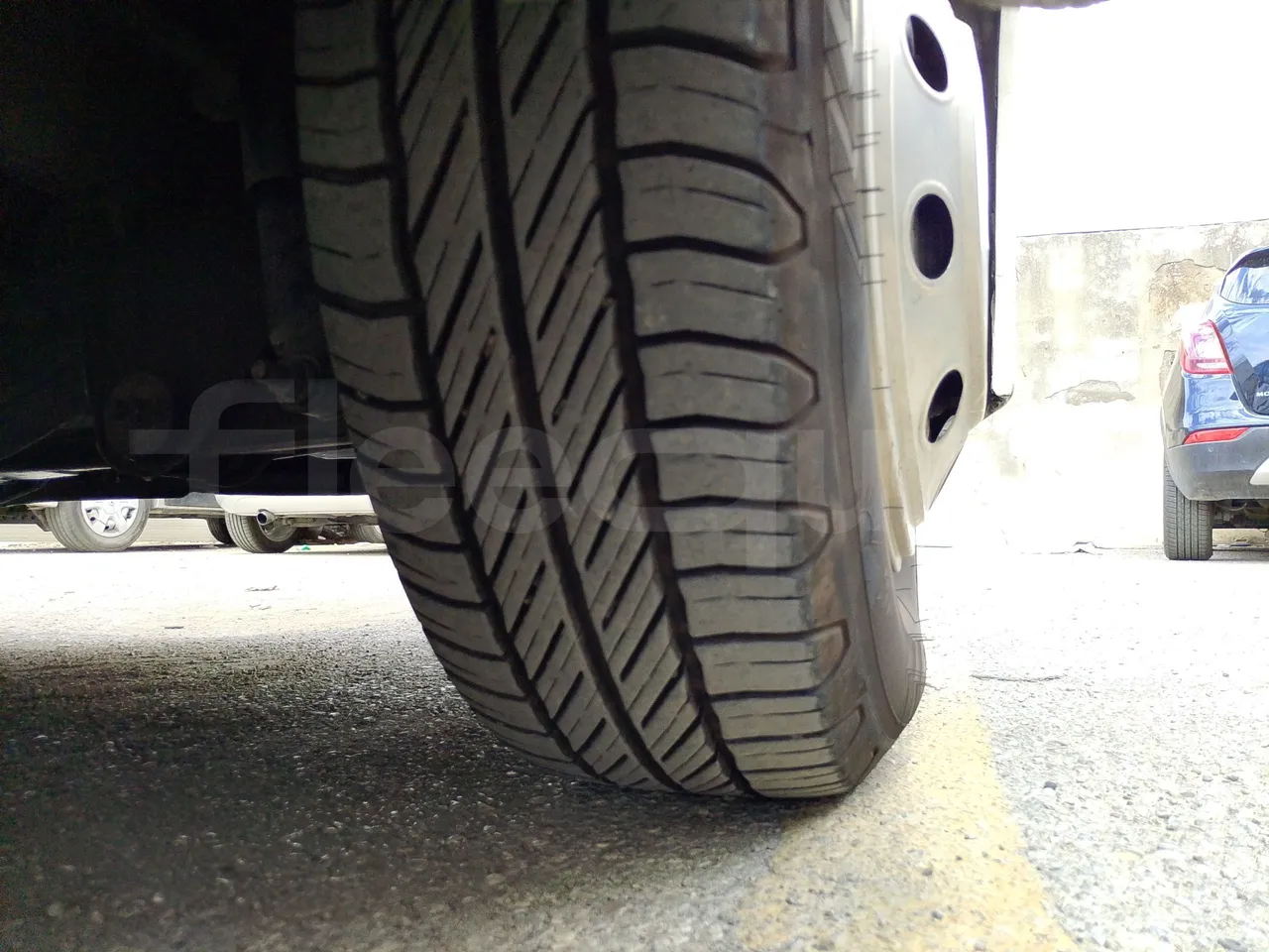 Iveco Eclipse 65C15-70/ Euro 3 - 107Kw - 6,950Mt - tread condition front tires right