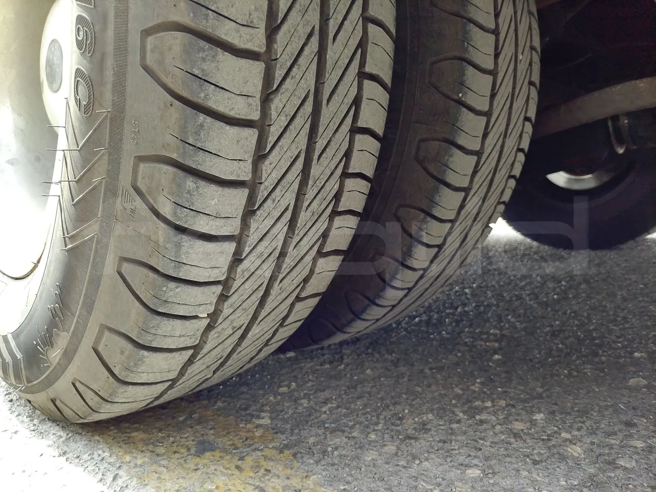 Iveco Eclipse 65C15-70/ Euro 3 - 107Kw - 6,950Mt - tread condition second axle tires left